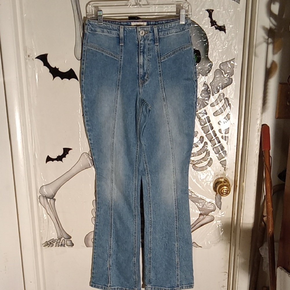 Woman's jeans, good stretch blue. 8 regular. High-rise flare. - Picture 1 of 10